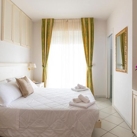 Hotel Negresco Riccione Esterno foto