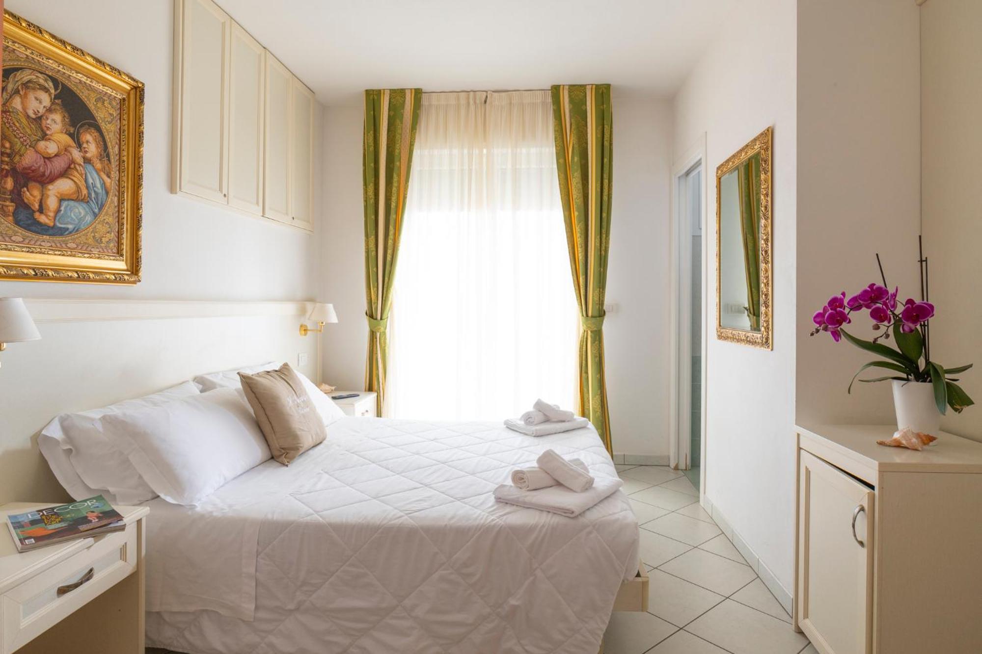 Hotel Negresco Riccione Esterno foto