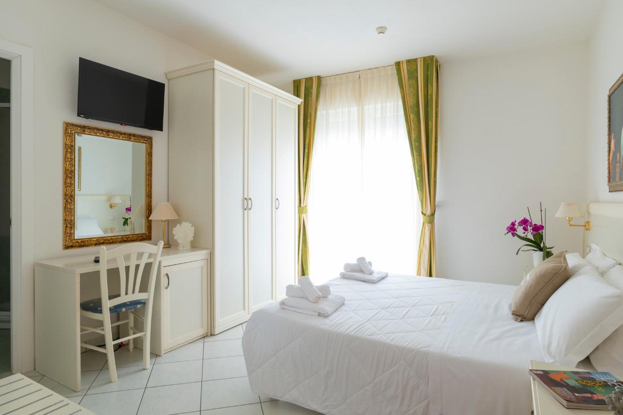 Hotel Negresco Riccione Esterno foto