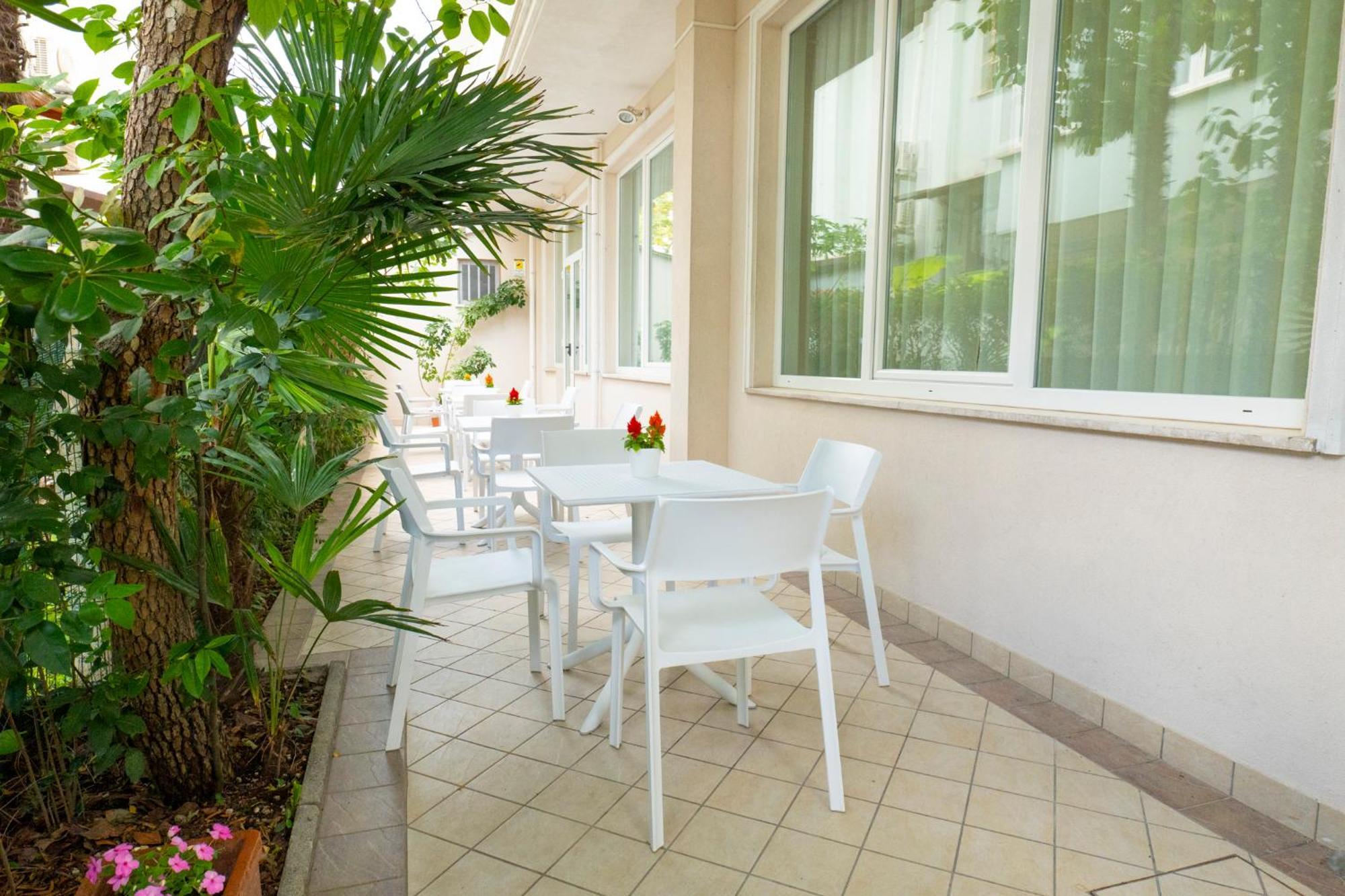 Hotel Negresco Riccione Esterno foto