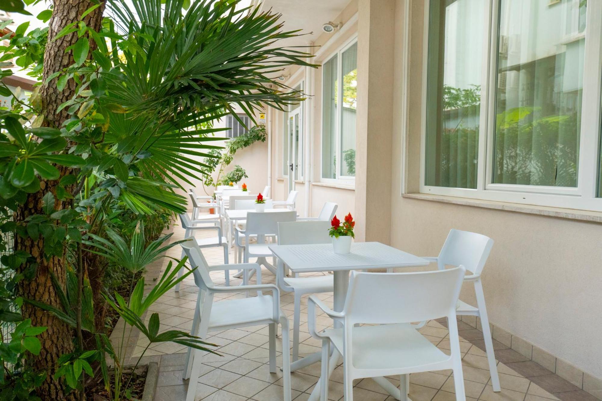 Hotel Negresco Riccione Esterno foto