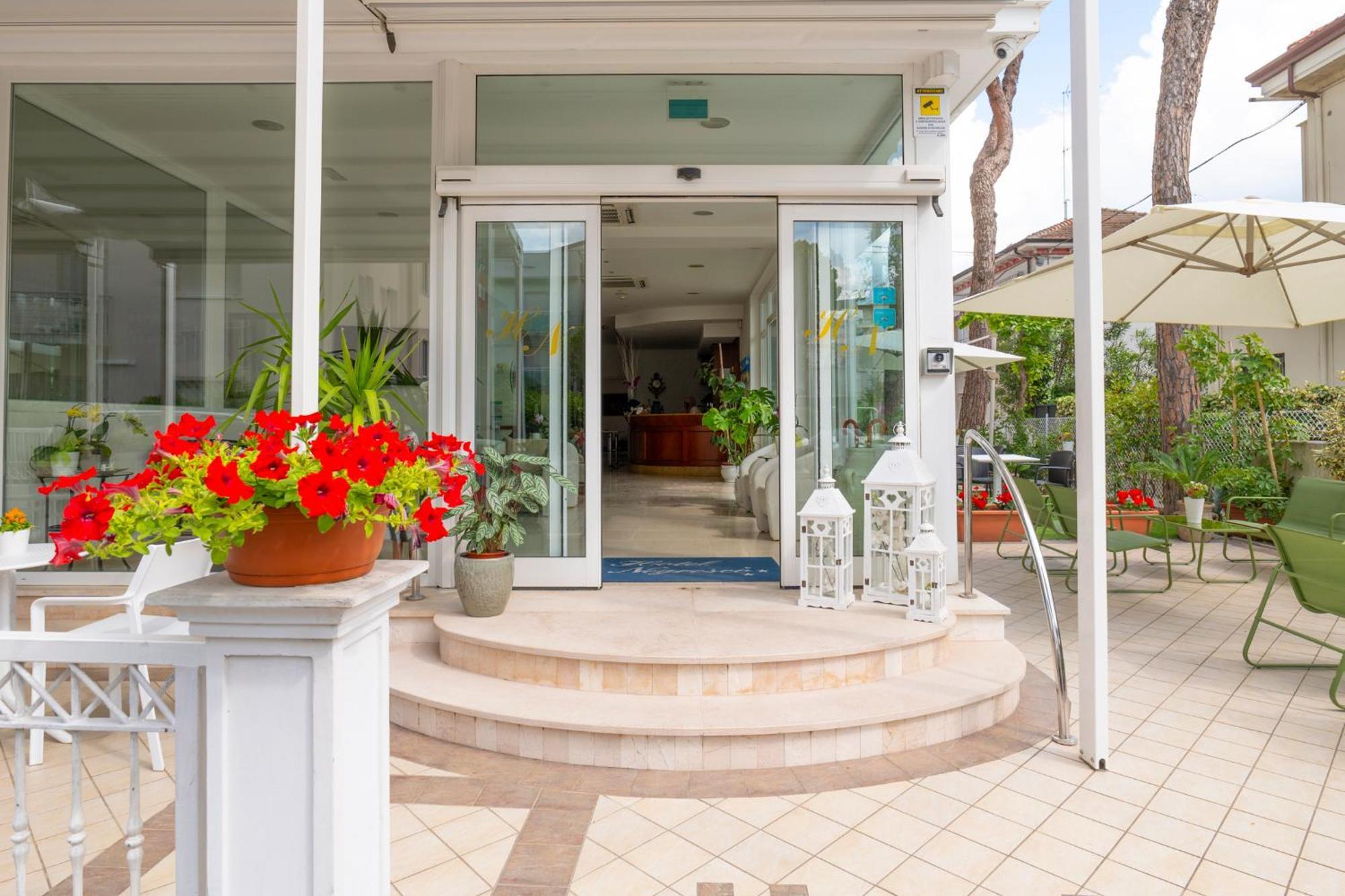 Hotel Negresco Riccione Esterno foto