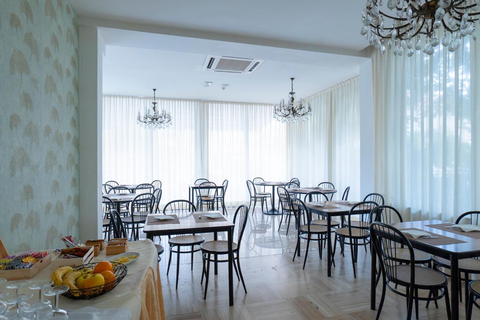 Hotel Negresco Riccione Esterno foto