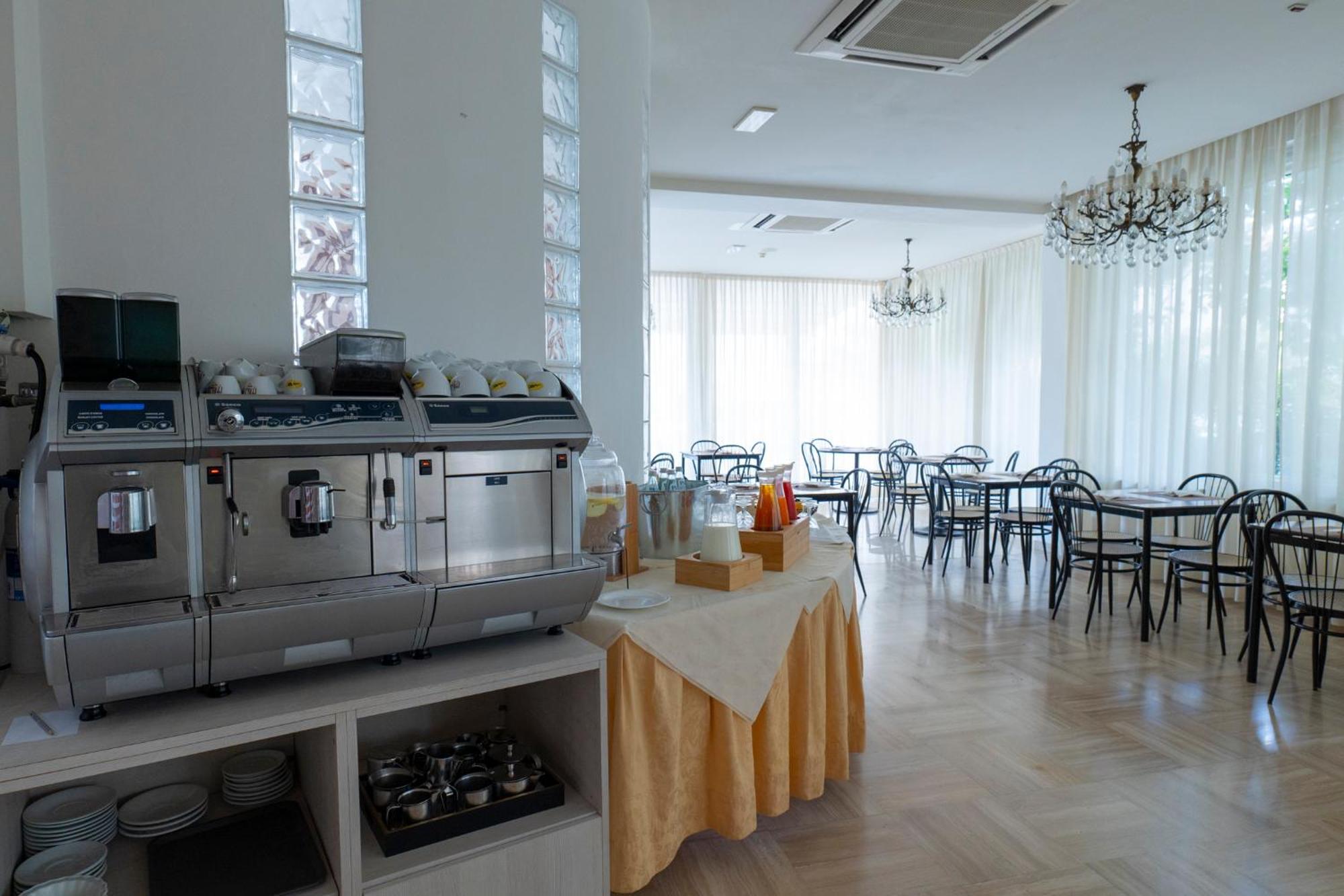 Hotel Negresco Riccione Esterno foto