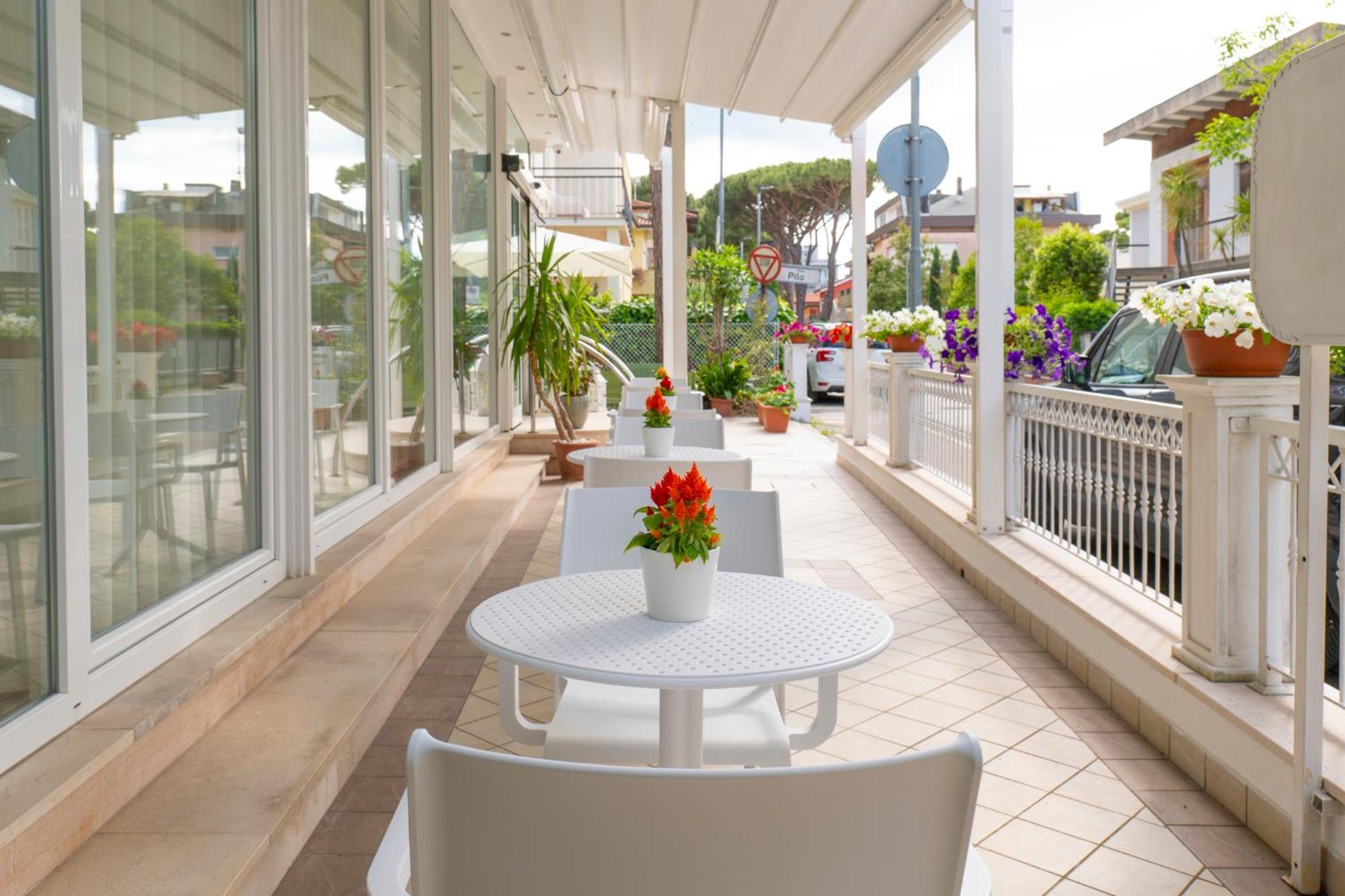 Hotel Negresco Riccione Esterno foto