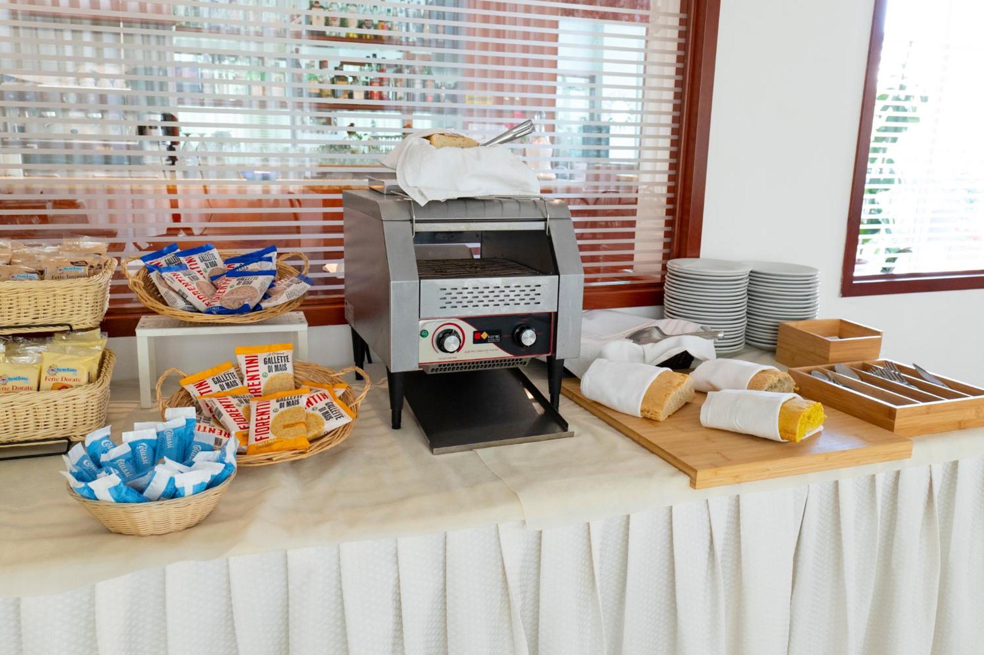 Hotel Negresco Riccione Esterno foto