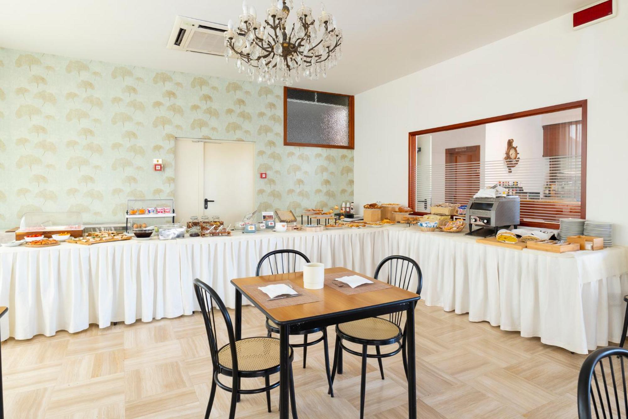 Hotel Negresco Riccione Esterno foto