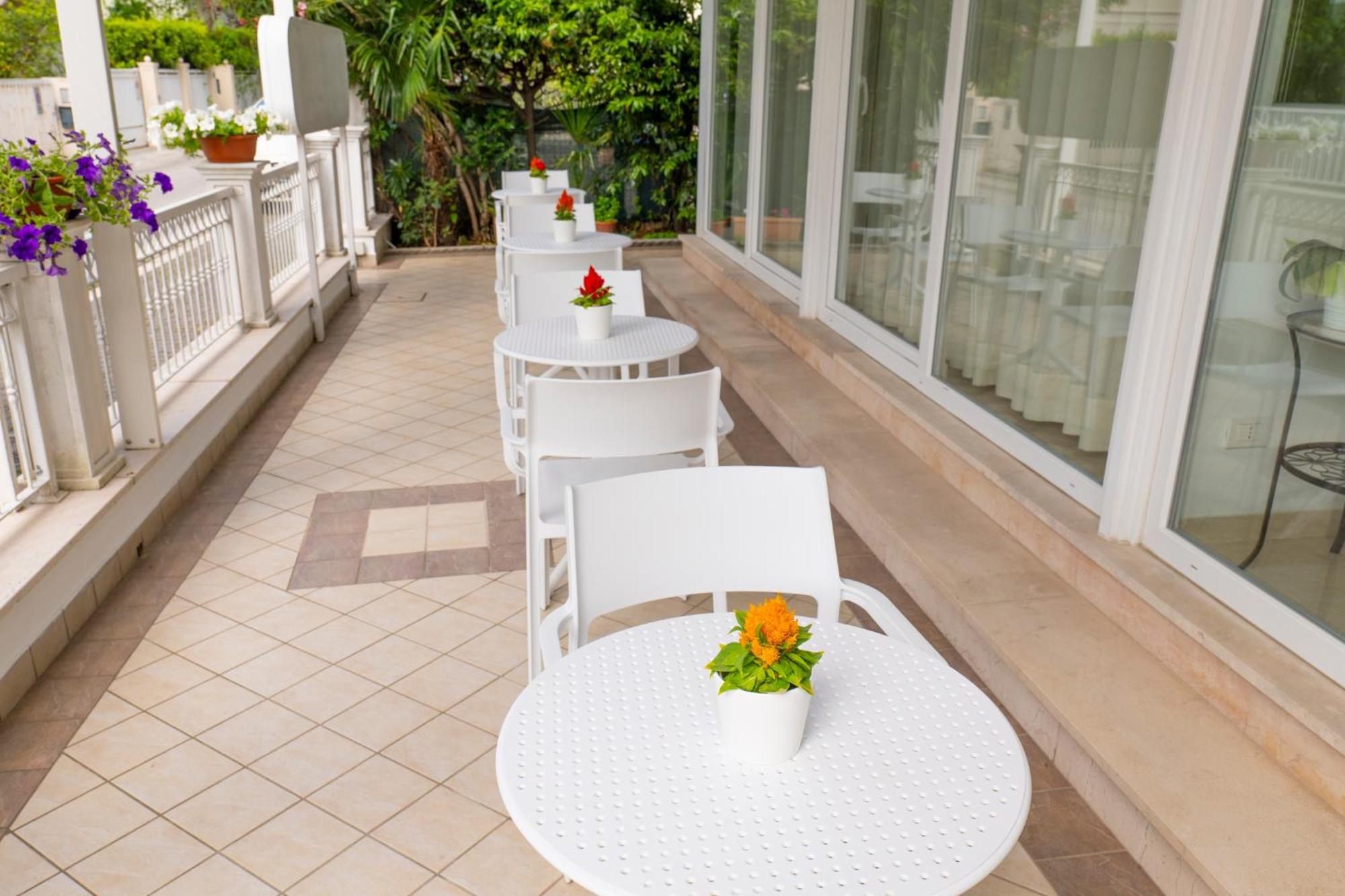 Hotel Negresco Riccione Esterno foto
