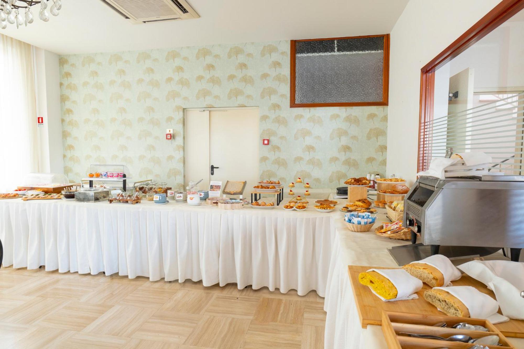 Hotel Negresco Riccione Esterno foto