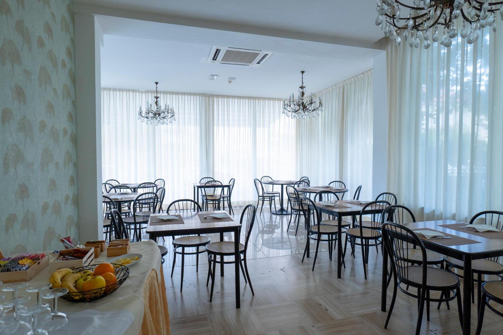 Hotel Negresco Riccione Esterno foto