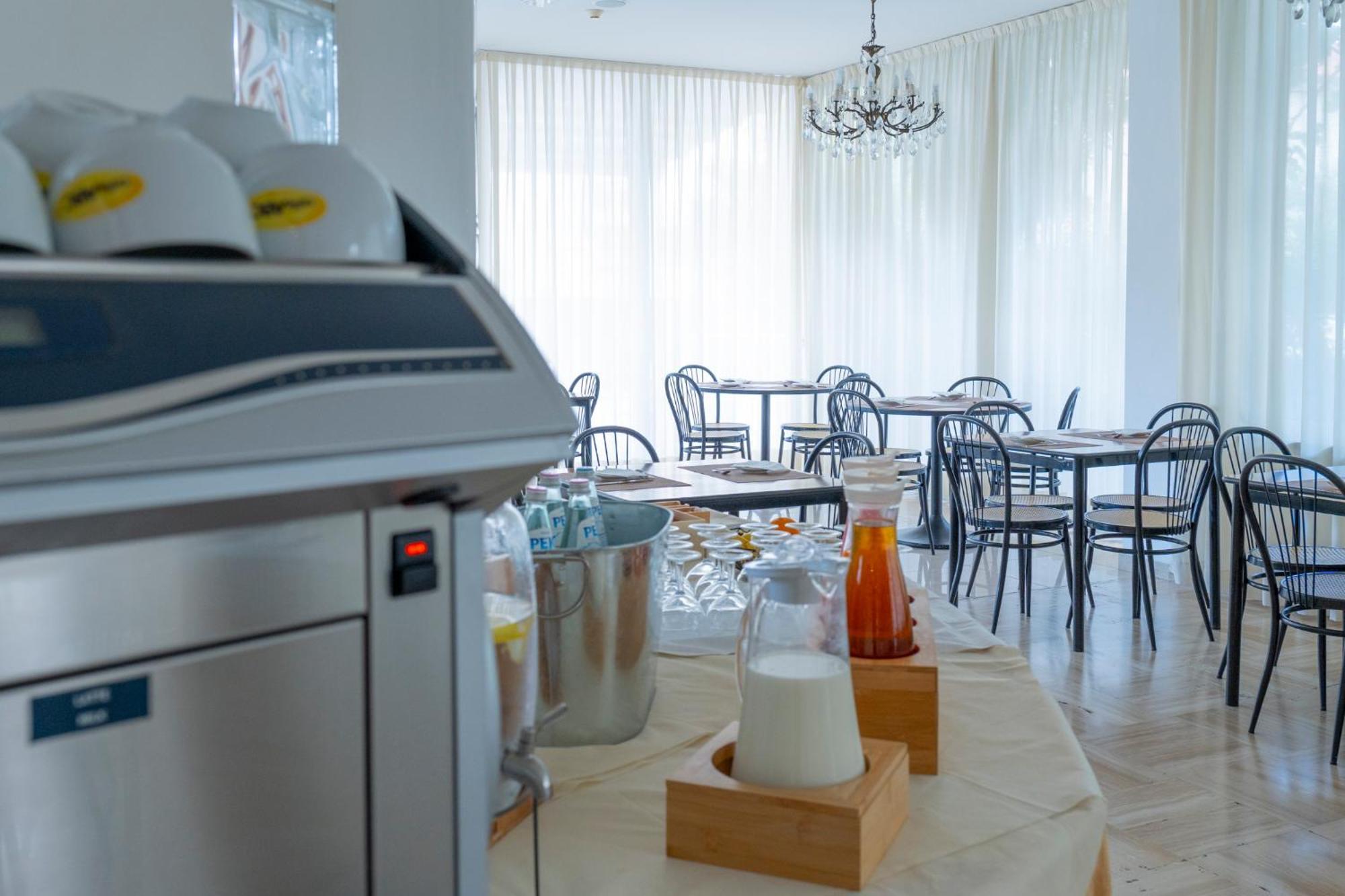 Hotel Negresco Riccione Esterno foto